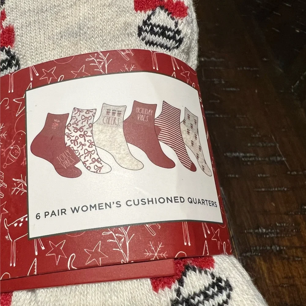 Rae Dunn Women’s Red Christmas Cushioned Quarter Length Socks 6 pairs